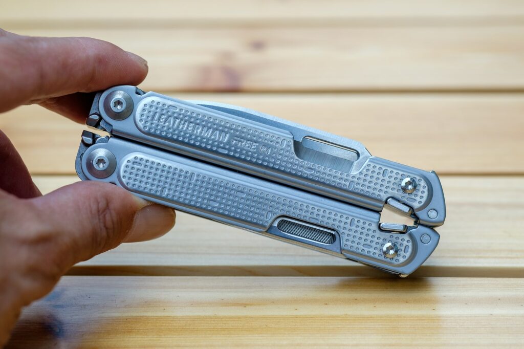 LEATHERMAN レザーマン FREE P4