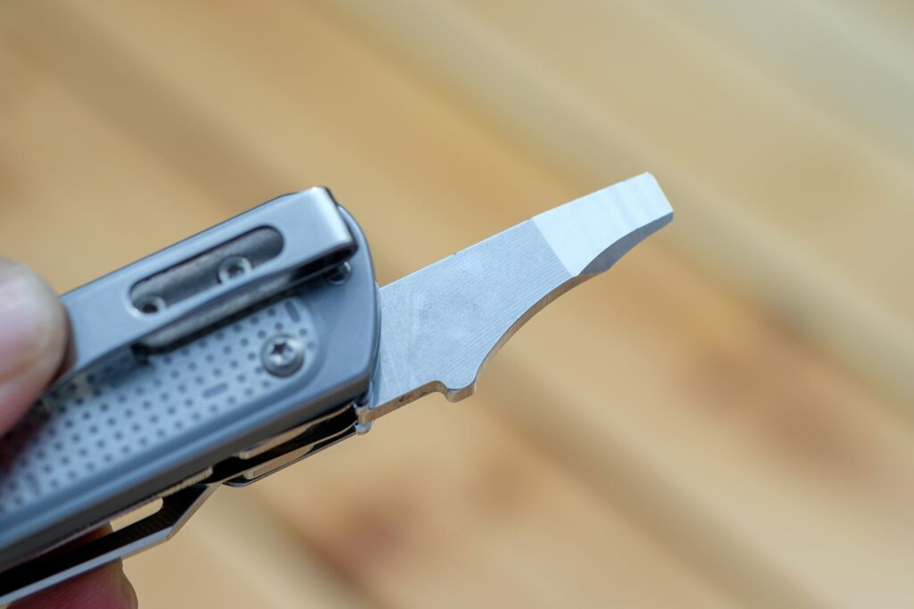 LEATHERMAN, FREE T4 Multitool and EDC Knife with Magnetic